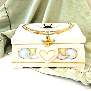 Lenox. The Huntsmans Box.   From Snow White